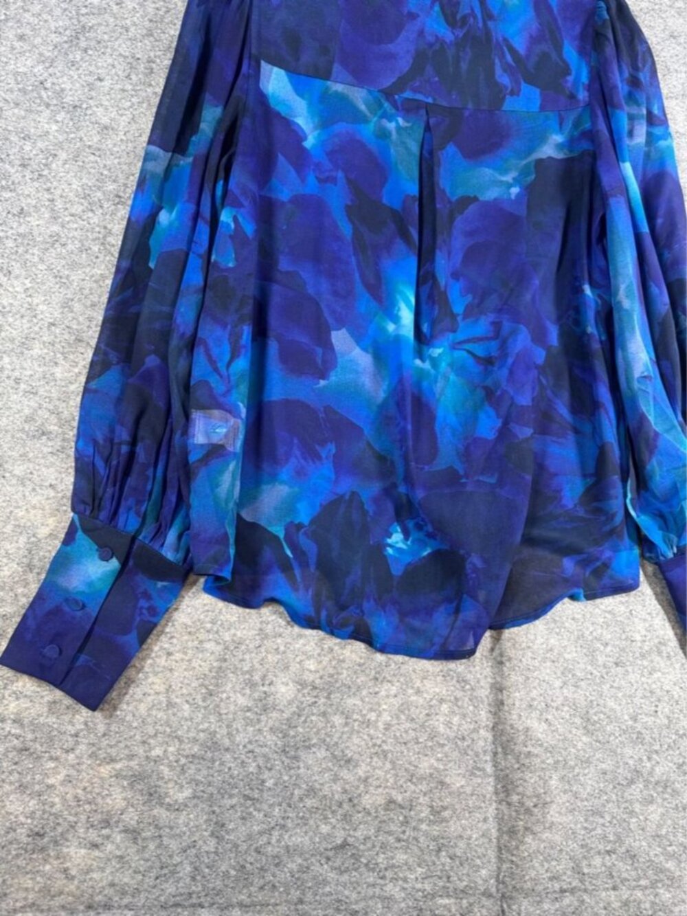 RNWY RUNAWAY Sheer Blue Abstract Print Button Up Floral Blouse Size M Career - Picture 13 of 15